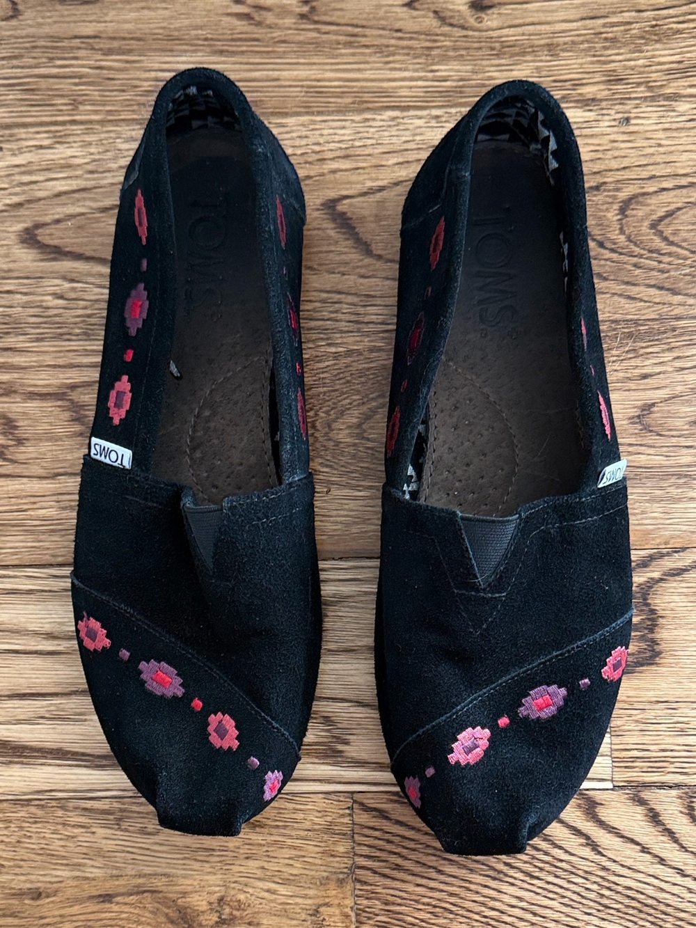 Embroidered Slip On Flats TOMS Black Pink Red Brushed Suede Alpargatas Women’s 9